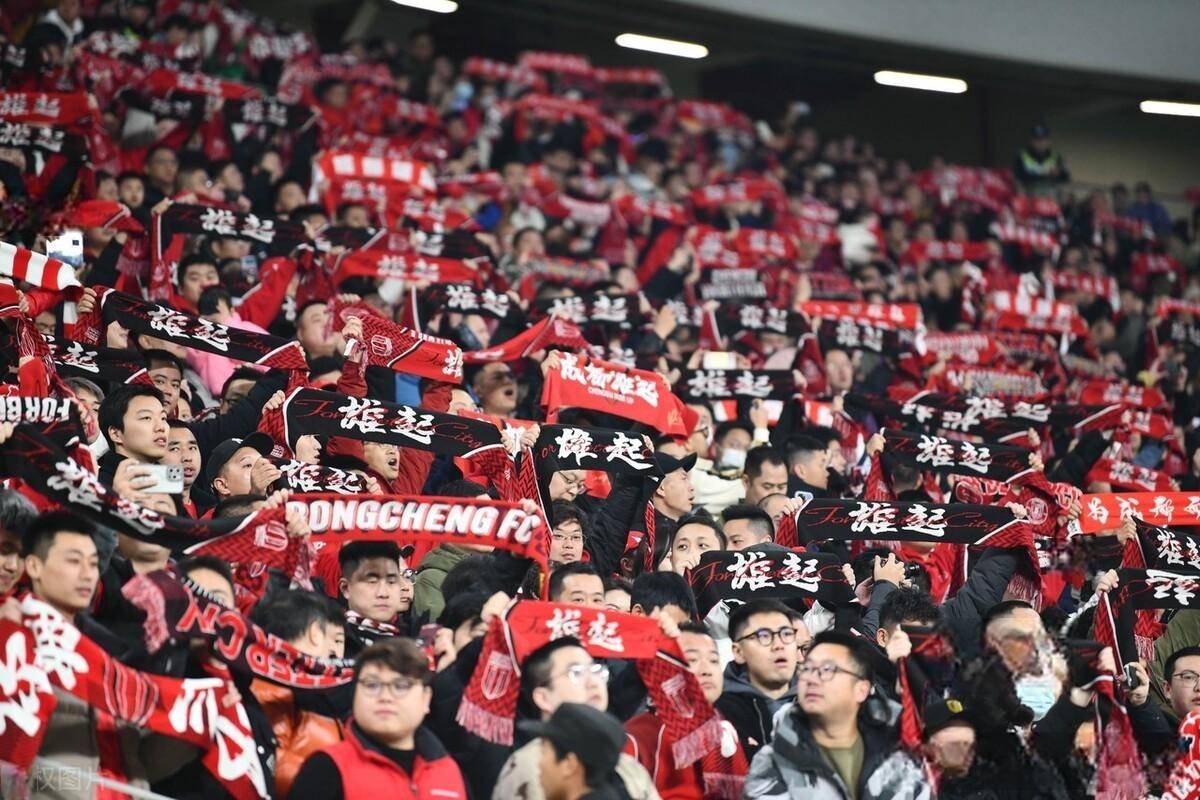 主场气氛热烈,球队守卫主场取得胜利的简单介绍