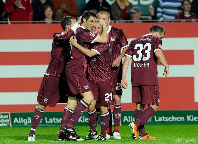 关于斯图加特客场战胜卡尔斯鲁厄，保持不败的信息