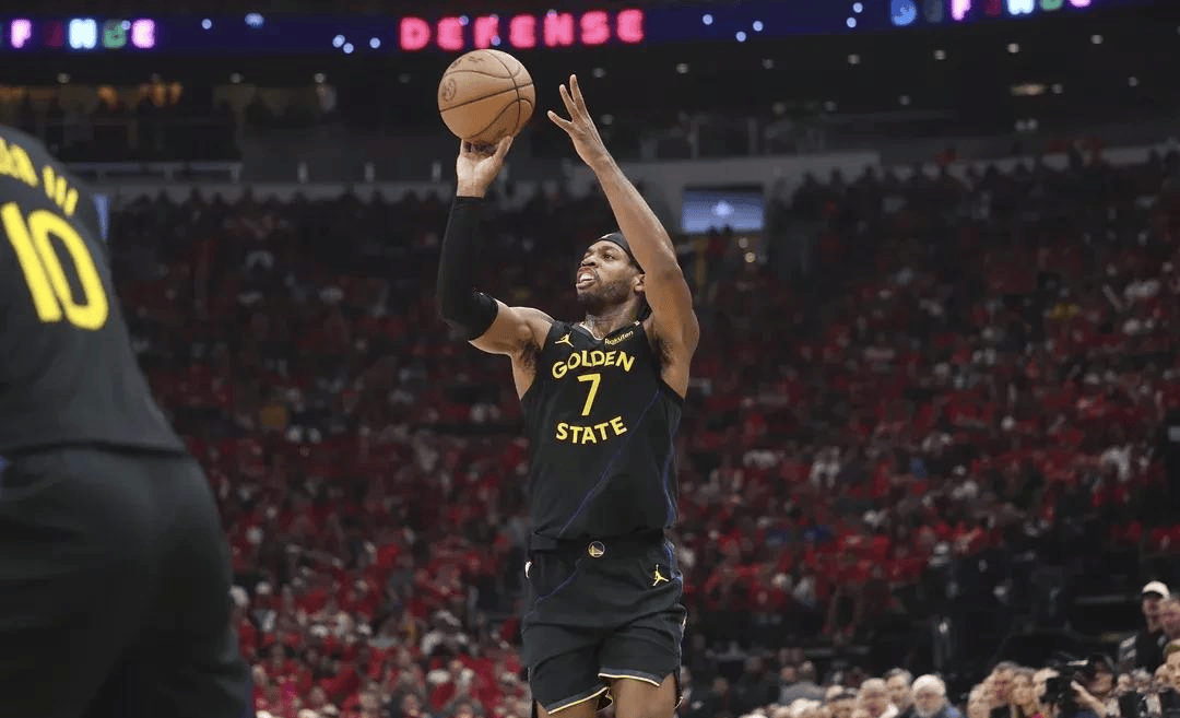 关于国王险胜冲击季后赛,米切尔关键表现点燃全场!的信息