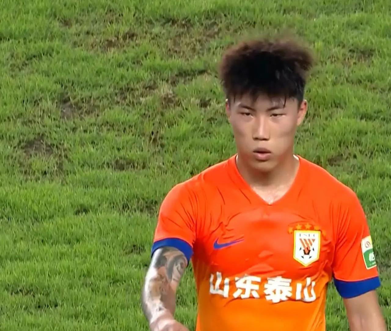 浓眉哥迎来五赛季出色发挥,切尔西观众热烈欢呼!的简单介绍