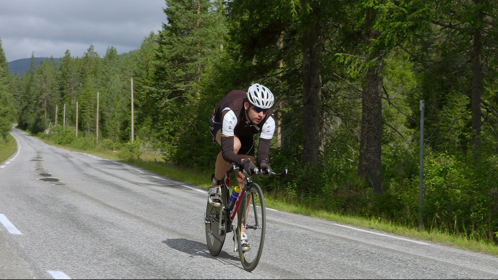 阿扎伦卡重返赛场,比赛规则变更首场状态出色,老鹰观众沸腾!观众掌声雷动
