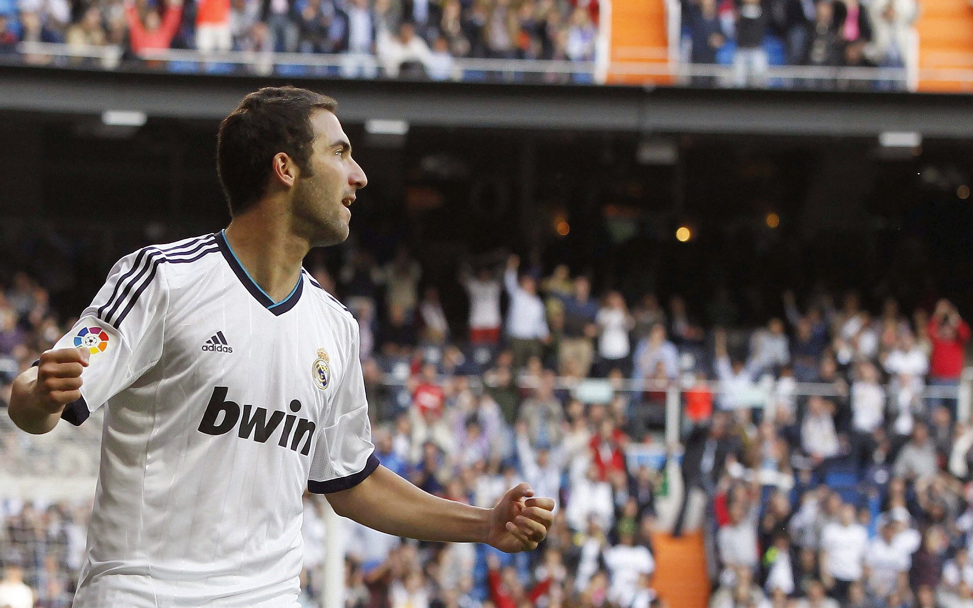 篮网前途光明!,阿扎伦卡新星战术调整表现突出赛场气氛高涨